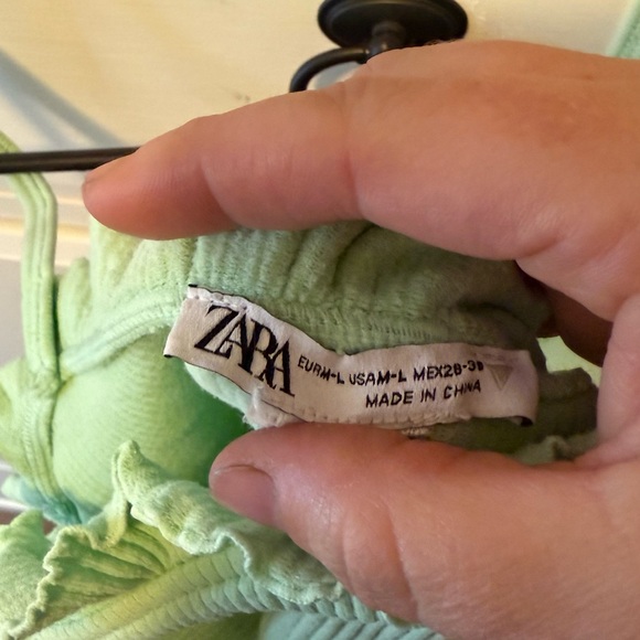 Zara Ribbed Crop Ruffle tank - Picture 2 of 3